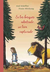 En los bosques adentrado, un león capturado En los bosques adentrado, un león capturado